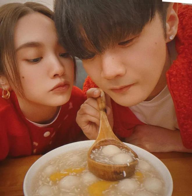 公李荣浩全部陪同婆婆送大红包都好宠她PG麻将胡了2杨丞琳下厨做年夜饭老(图6)